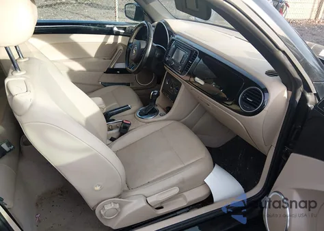 2014 Volkswagen Beetle 2.5L z USA, uszkodzony, nr VIN 3VW5P7ATXEM801927